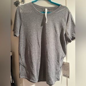 BNWT Lululemon long distance short sleeve shirt sz 8 in silver